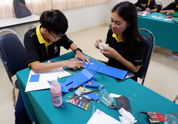 ภาพกิจกรรม โปรแกรมวิชาเคมี จัดอบรมเชิงปฏิบัติการพัฒนานักศึกษาครูด้วยแนวทางการศึกษาแบบสะเต็ม (STEM)