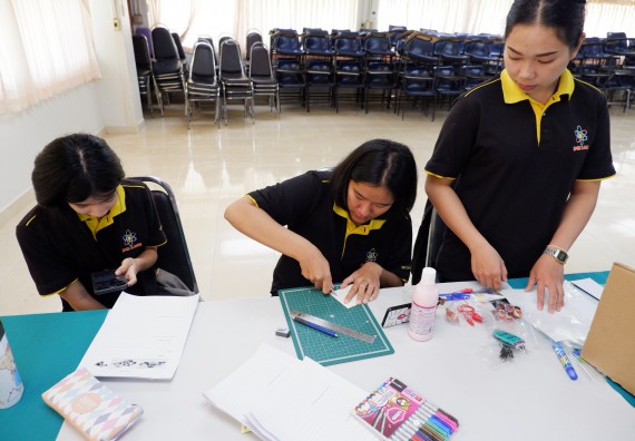 ภาพกิจกรรม โปรแกรมวิชาเคมี จัดอบรมเชิงปฏิบัติการพัฒนานักศึกษาครูด้วยแนวทางการศึกษาแบบสะเต็ม (STEM)