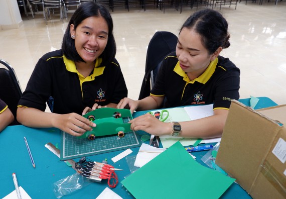 ภาพกิจกรรม โปรแกรมวิชาเคมี จัดอบรมเชิงปฏิบัติการพัฒนานักศึกษาครูด้วยแนวทางการศึกษาแบบสะเต็ม (STEM)