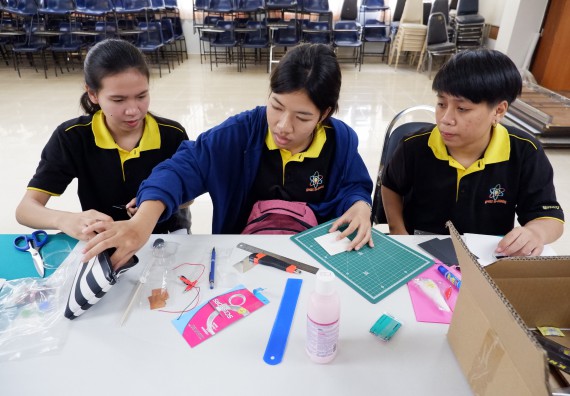 ภาพกิจกรรม โปรแกรมวิชาเคมี จัดอบรมเชิงปฏิบัติการพัฒนานักศึกษาครูด้วยแนวทางการศึกษาแบบสะเต็ม (STEM)