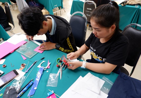 ภาพกิจกรรม โปรแกรมวิชาเคมี จัดอบรมเชิงปฏิบัติการพัฒนานักศึกษาครูด้วยแนวทางการศึกษาแบบสะเต็ม (STEM)