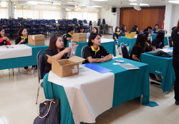 ภาพกิจกรรม โปรแกรมวิชาเคมี จัดอบรมเชิงปฏิบัติการพัฒนานักศึกษาครูด้วยแนวทางการศึกษาแบบสะเต็ม (STEM)