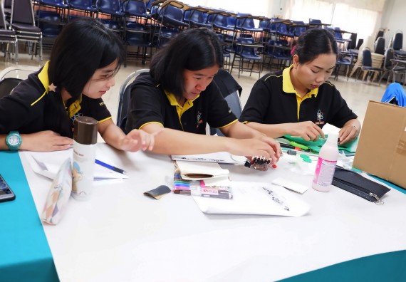 ภาพกิจกรรม โปรแกรมวิชาเคมี จัดอบรมเชิงปฏิบัติการพัฒนานักศึกษาครูด้วยแนวทางการศึกษาแบบสะเต็ม (STEM)