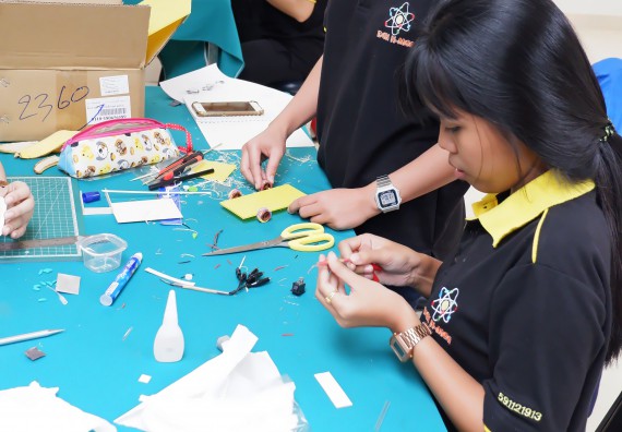 ภาพกิจกรรม โปรแกรมวิชาเคมี จัดอบรมเชิงปฏิบัติการพัฒนานักศึกษาครูด้วยแนวทางการศึกษาแบบสะเต็ม (STEM)