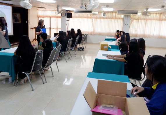 ภาพกิจกรรม โปรแกรมวิชาเคมี จัดอบรมเชิงปฏิบัติการพัฒนานักศึกษาครูด้วยแนวทางการศึกษาแบบสะเต็ม (STEM)