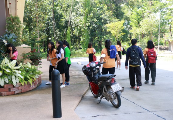 ภาพกิจกรรม คณะวิทยาศาสตร์และเทคโนโลยี จัดกิจกรรม Big Cleaning Day ทำลายแหล่งเพาะพันธ์ลูกน้ำยุงลายภายในหน่วยงาน