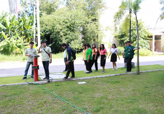 ภาพกิจกรรม คณะวิทยาศาสตร์และเทคโนโลยี จัดกิจกรรม Big Cleaning Day ทำลายแหล่งเพาะพันธ์ลูกน้ำยุงลายภายในหน่วยงาน
