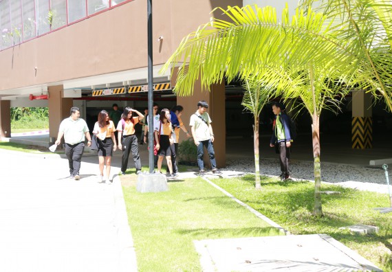 ภาพกิจกรรม คณะวิทยาศาสตร์และเทคโนโลยี จัดกิจกรรม Big Cleaning Day ทำลายแหล่งเพาะพันธ์ลูกน้ำยุงลายภายในหน่วยงาน