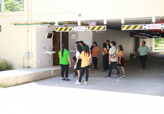 ภาพกิจกรรม คณะวิทยาศาสตร์และเทคโนโลยี จัดกิจกรรม Big Cleaning Day ทำลายแหล่งเพาะพันธ์ลูกน้ำยุงลายภายในหน่วยงาน