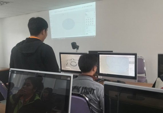 ภาพกิจกรรม นักศึกษาคณะวิทยาศาสตร์และเทคโนโลยี เข้าร่วมกิจกรรมการอบรมเผยแพร่ 3D Printer