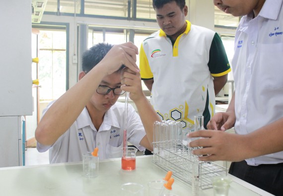 ภาพกิจกรรม คณะวิทยาศาสตร์และเทคโนโลยี จัดค่ายพัฒนาศักยภาพการเรียนรู้ของนักเรียนห้องเรียนพิเศษ