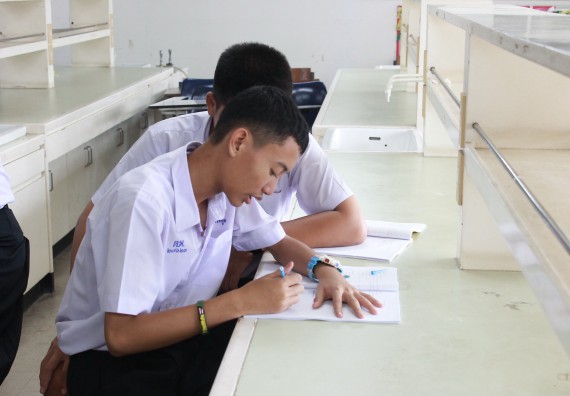 ภาพกิจกรรม คณะวิทยาศาสตร์และเทคโนโลยี จัดค่ายพัฒนาศักยภาพการเรียนรู้ของนักเรียนห้องเรียนพิเศษ