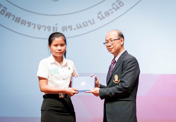 ภาพกิจกรรม คณะวิทยาศาสตร์และเทคโนโลยี เข้าร่วมพิธีมอบรางวัลยอดเยี่ยม ทุนการศึกษาบุคคลและองค์กรดีเด่นทางวิทยาศาสตร์ ครั้งที่ 51 ประจำปี 2561