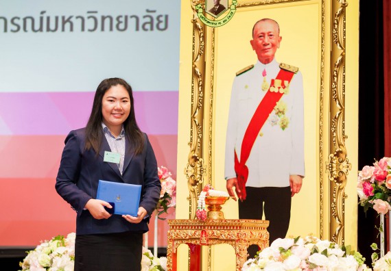 ภาพกิจกรรม คณะวิทยาศาสตร์และเทคโนโลยี เข้าร่วมพิธีมอบรางวัลยอดเยี่ยม ทุนการศึกษาบุคคลและองค์กรดีเด่นทางวิทยาศาสตร์ ครั้งที่ 51 ประจำปี 2561