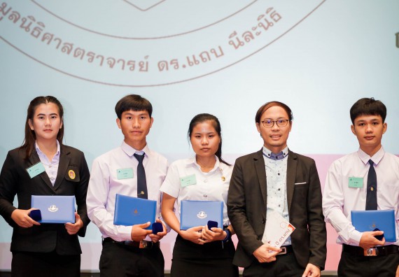 ภาพกิจกรรม คณะวิทยาศาสตร์และเทคโนโลยี เข้าร่วมพิธีมอบรางวัลยอดเยี่ยม ทุนการศึกษาบุคคลและองค์กรดีเด่นทางวิทยาศาสตร์ ครั้งที่ 51 ประจำปี 2561