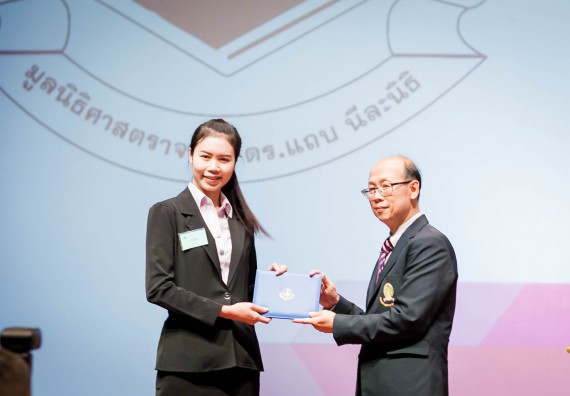 ภาพกิจกรรม คณะวิทยาศาสตร์และเทคโนโลยี เข้าร่วมพิธีมอบรางวัลยอดเยี่ยม ทุนการศึกษาบุคคลและองค์กรดีเด่นทางวิทยาศาสตร์ ครั้งที่ 51 ประจำปี 2561