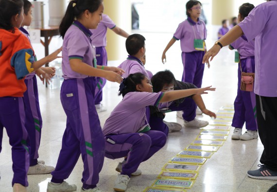 ภาพกิจกรรม คณะวิทยาศาสตร์และเทคโนโลยี จัดค่ายวิทยาศาสตร์โรงเรียนสาธิตฯ