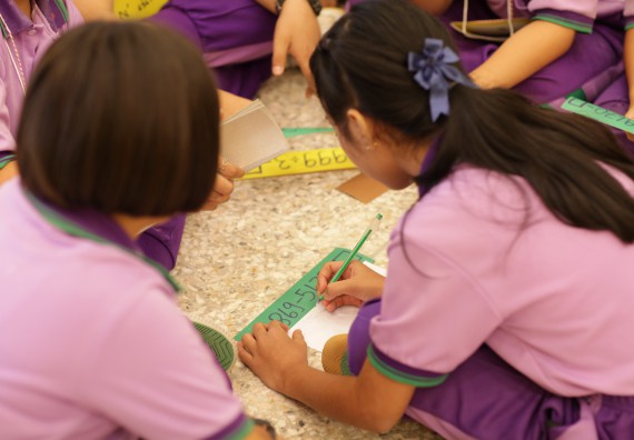 ภาพกิจกรรม คณะวิทยาศาสตร์และเทคโนโลยี จัดค่ายวิทยาศาสตร์โรงเรียนสาธิตฯ