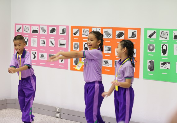 ภาพกิจกรรม คณะวิทยาศาสตร์และเทคโนโลยี จัดค่ายวิทยาศาสตร์โรงเรียนสาธิตฯ