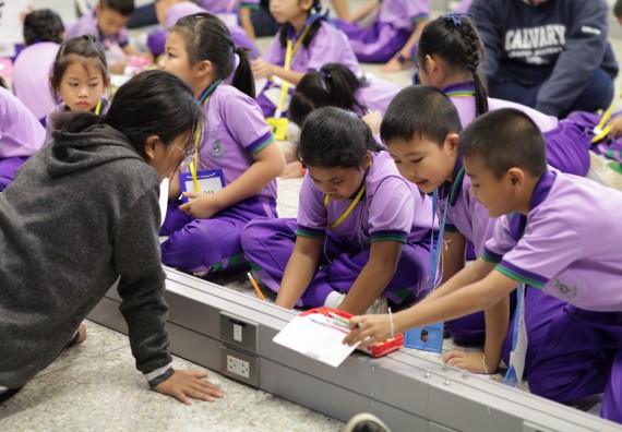 ภาพกิจกรรม คณะวิทยาศาสตร์และเทคโนโลยี จัดค่ายวิทยาศาสตร์โรงเรียนสาธิตฯ