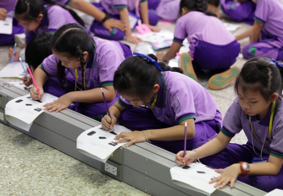 ภาพกิจกรรม คณะวิทยาศาสตร์และเทคโนโลยี จัดค่ายวิทยาศาสตร์โรงเรียนสาธิตฯ