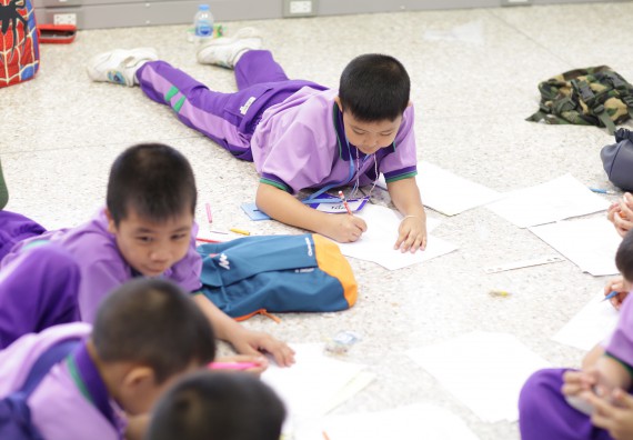 ภาพกิจกรรม คณะวิทยาศาสตร์และเทคโนโลยี จัดค่ายวิทยาศาสตร์โรงเรียนสาธิตฯ