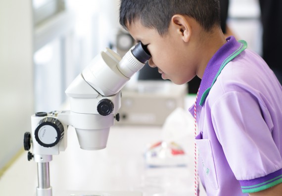 ภาพกิจกรรม คณะวิทยาศาสตร์และเทคโนโลยี จัดค่ายวิทยาศาสตร์โรงเรียนสาธิตฯ