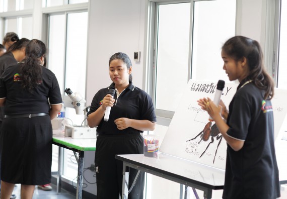 ภาพกิจกรรม คณะวิทยาศาสตร์และเทคโนโลยี จัดค่ายวิทยาศาสตร์โรงเรียนสาธิตฯ