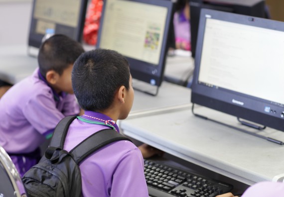 ภาพกิจกรรม คณะวิทยาศาสตร์และเทคโนโลยี จัดค่ายวิทยาศาสตร์โรงเรียนสาธิตฯ