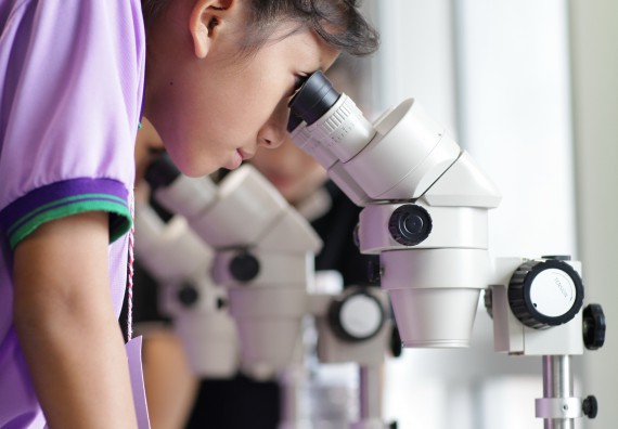 ภาพกิจกรรม คณะวิทยาศาสตร์และเทคโนโลยี จัดค่ายวิทยาศาสตร์โรงเรียนสาธิตฯ