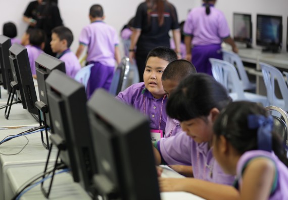 ภาพกิจกรรม คณะวิทยาศาสตร์และเทคโนโลยี จัดค่ายวิทยาศาสตร์โรงเรียนสาธิตฯ