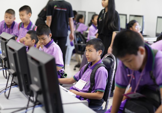 ภาพกิจกรรม คณะวิทยาศาสตร์และเทคโนโลยี จัดค่ายวิทยาศาสตร์โรงเรียนสาธิตฯ