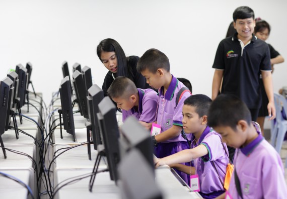 ภาพกิจกรรม คณะวิทยาศาสตร์และเทคโนโลยี จัดค่ายวิทยาศาสตร์โรงเรียนสาธิตฯ