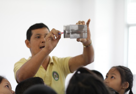 ภาพกิจกรรม คณะวิทยาศาสตร์และเทคโนโลยี จัดค่ายวิทยาศาสตร์โรงเรียนสาธิตฯ