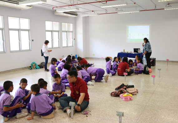 ภาพกิจกรรม คณะวิทยาศาสตร์และเทคโนโลยี จัดค่ายวิทยาศาสตร์โรงเรียนสาธิตฯ