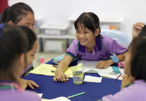 ภาพกิจกรรม คณะวิทยาศาสตร์และเทคโนโลยี จัดค่ายวิทยาศาสตร์โรงเรียนสาธิตฯ