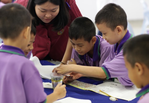 ภาพกิจกรรม คณะวิทยาศาสตร์และเทคโนโลยี จัดค่ายวิทยาศาสตร์โรงเรียนสาธิตฯ