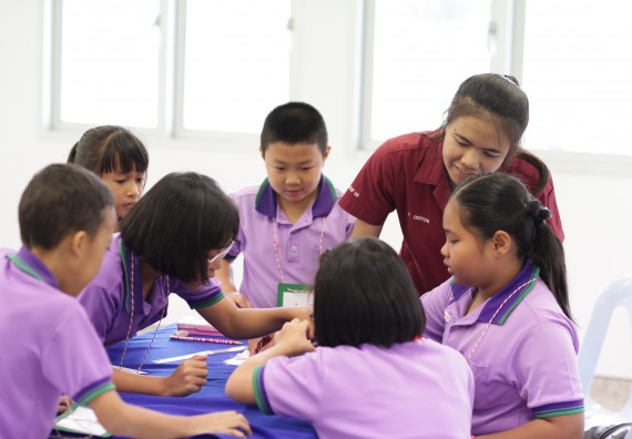 ภาพกิจกรรม คณะวิทยาศาสตร์และเทคโนโลยี จัดค่ายวิทยาศาสตร์โรงเรียนสาธิตฯ