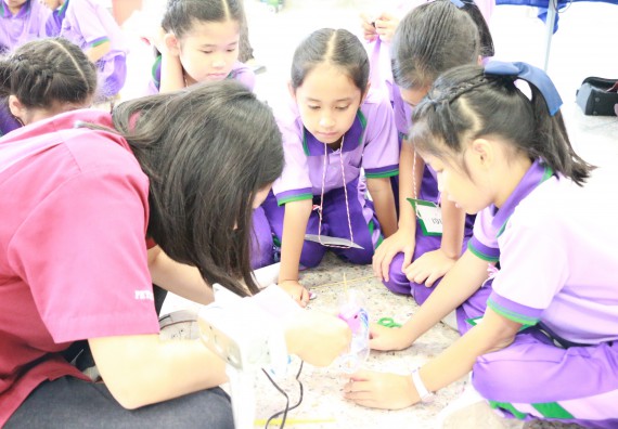 ภาพกิจกรรม คณะวิทยาศาสตร์และเทคโนโลยี จัดค่ายวิทยาศาสตร์โรงเรียนสาธิตฯ