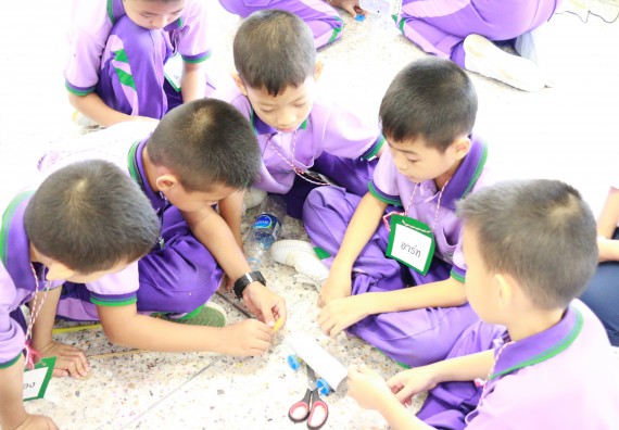 ภาพกิจกรรม คณะวิทยาศาสตร์และเทคโนโลยี จัดค่ายวิทยาศาสตร์โรงเรียนสาธิตฯ