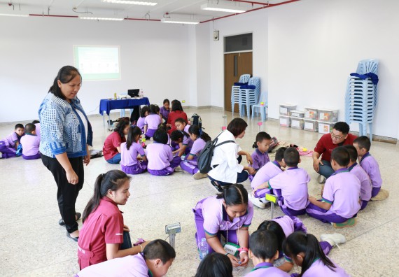 ภาพกิจกรรม คณะวิทยาศาสตร์และเทคโนโลยี จัดค่ายวิทยาศาสตร์โรงเรียนสาธิตฯ