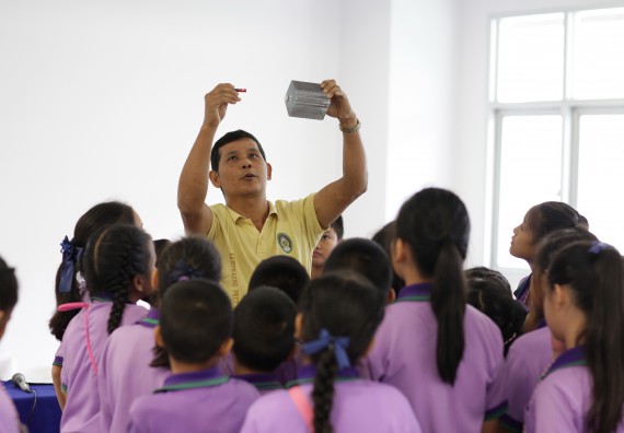 ภาพกิจกรรม คณะวิทยาศาสตร์และเทคโนโลยี จัดค่ายวิทยาศาสตร์โรงเรียนสาธิตฯ