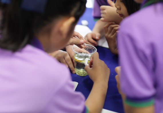 ภาพกิจกรรม คณะวิทยาศาสตร์และเทคโนโลยี จัดค่ายวิทยาศาสตร์โรงเรียนสาธิตฯ