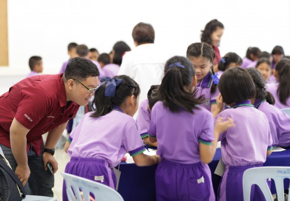 ภาพกิจกรรม คณะวิทยาศาสตร์และเทคโนโลยี จัดค่ายวิทยาศาสตร์โรงเรียนสาธิตฯ