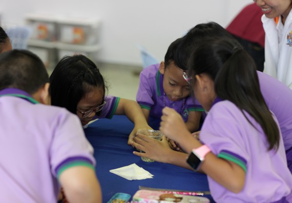 ภาพกิจกรรม คณะวิทยาศาสตร์และเทคโนโลยี จัดค่ายวิทยาศาสตร์โรงเรียนสาธิตฯ