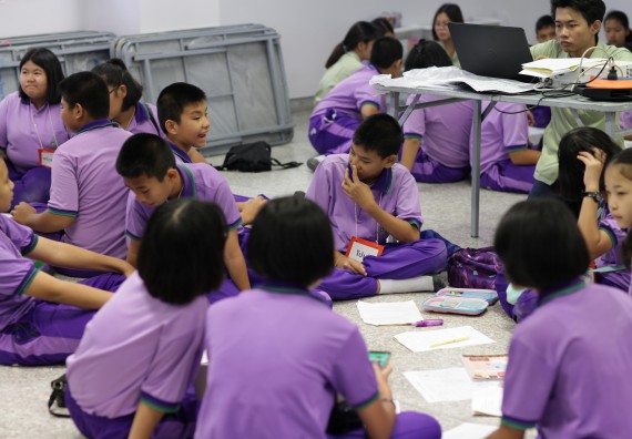 ภาพกิจกรรม คณะวิทยาศาสตร์และเทคโนโลยี จัดค่ายวิทยาศาสตร์โรงเรียนสาธิตฯ