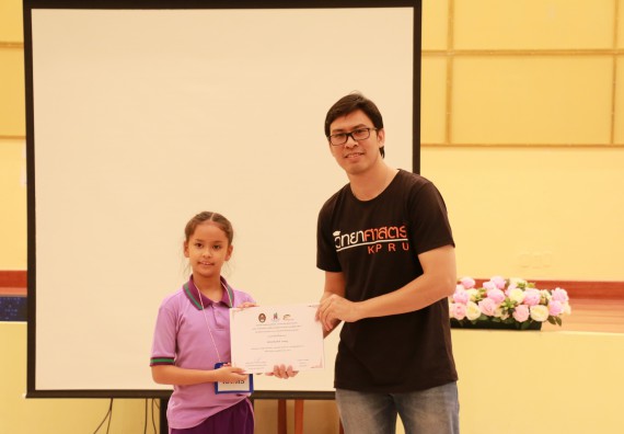 ภาพกิจกรรม คณะวิทยาศาสตร์และเทคโนโลยี จัดค่ายวิทยาศาสตร์โรงเรียนสาธิตฯ