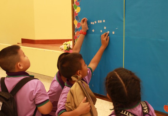 ภาพกิจกรรม คณะวิทยาศาสตร์และเทคโนโลยี จัดค่ายวิทยาศาสตร์โรงเรียนสาธิตฯ