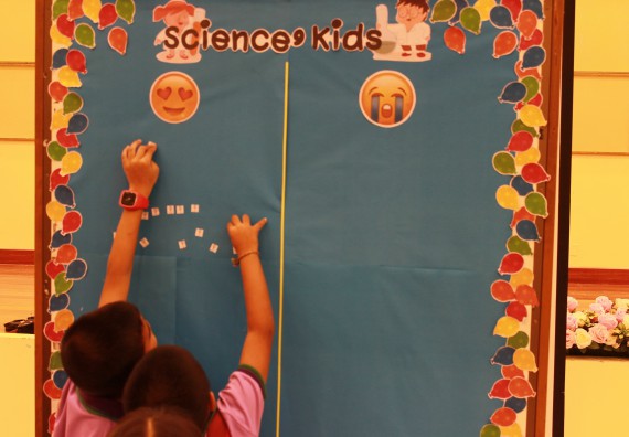 ภาพกิจกรรม คณะวิทยาศาสตร์และเทคโนโลยี จัดค่ายวิทยาศาสตร์โรงเรียนสาธิตฯ