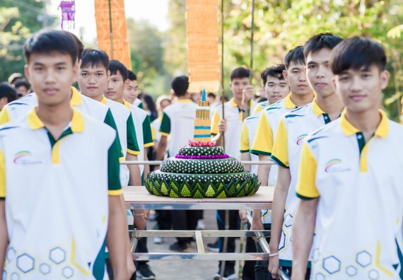 ภาพกิจกรรม สโมสรนักศึกษา เข้าร่วมงานราชภัฏลอยกระทงวิถีไทย ห่มสไบไร้โฟม